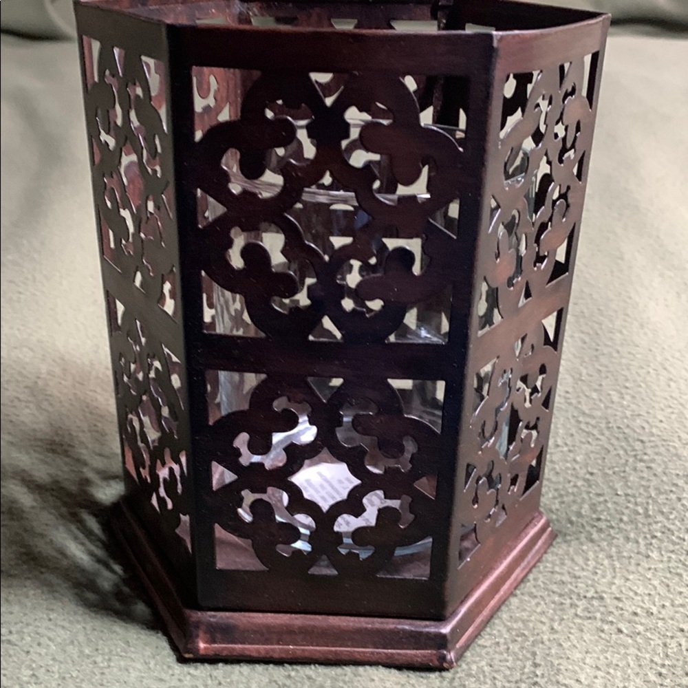 Beautiful decorative candle holder with glass insert. Approx 6 1/4” x 5 1/4” - Picture 1 of 5